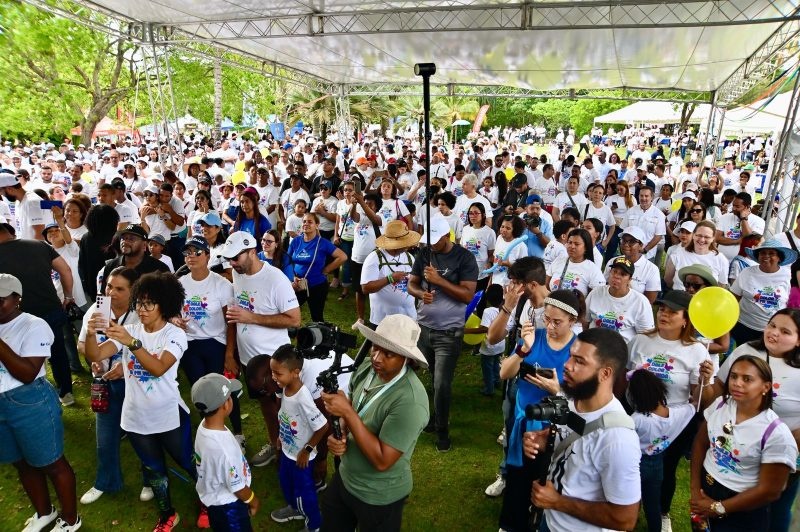 Celebran caminata "Dale Color a mi Vida" en las instalaciones del Jardín Botánico.