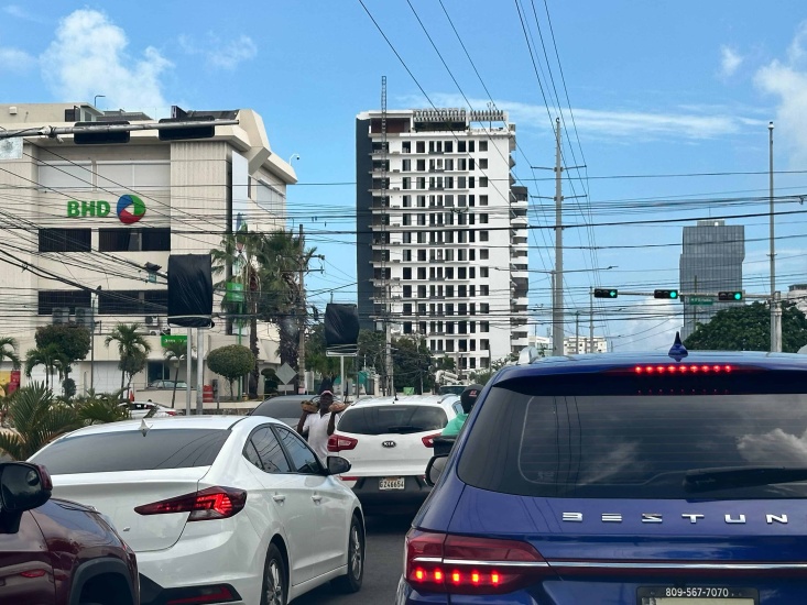 Después de Semana Santa, no se podrá girar a la izquierda en la intersección de la avenida Núñez de Cáceres con la 27 de Febrero