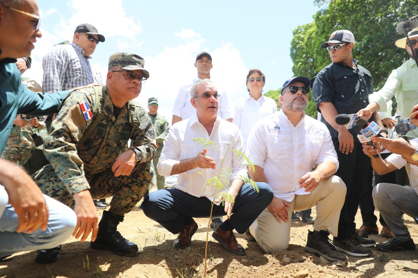 Se lleva a cabo la jornada "Franboyanes por mi Patria", con la siembra de millones de plantas