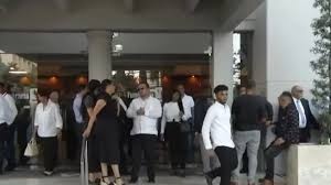 Figuras del ámbito artístico se reúnen en la funeraria Blandino para despedir al legendario merenguero Rubby Pérez