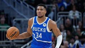 Giannis Antetokounmpo tercer triple doble consecutivo, expulsan a Luka Doncic, Golden  saca a  Phoenix de playoff