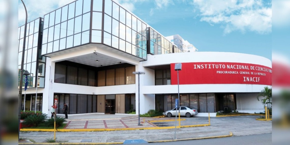 Familias claman por claridad en entrega de cuerpos del Jet Set