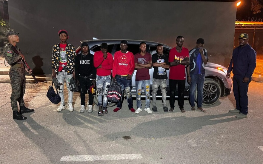 Sigue la cruz, Ejército apresa 24 haitianos en Valverde y San Juan de la Maguna