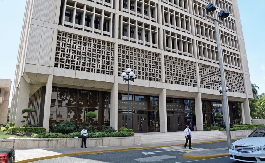 El Banco Central informa que las tasas de interés en la banca múltiple han disminuido de forma notable en los últimos meses
