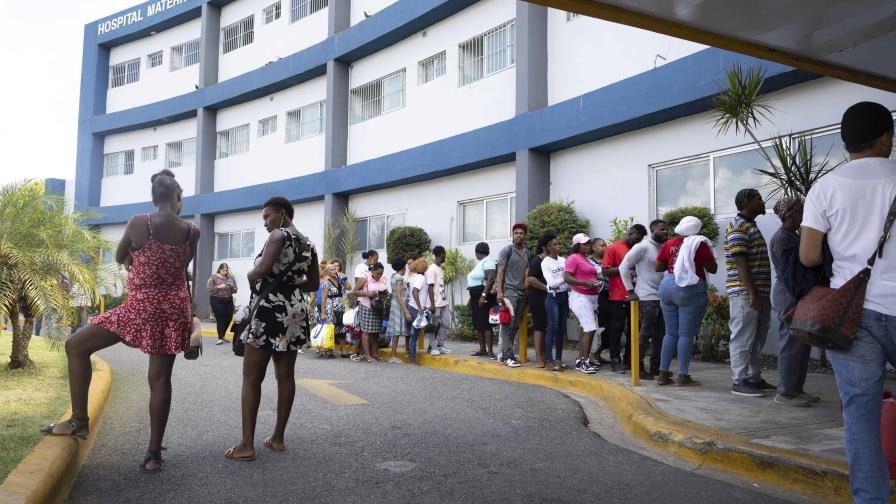 Autoridades seleccionan 33 hospitales de la red pública para el nuevo protocolo hospitalario para pacientes extranjeros.