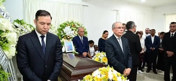 Danilo Medina acude a funeral del hijo de Demetrio Lluberes, fallecido en la tragedia de la discoteca Jet Set