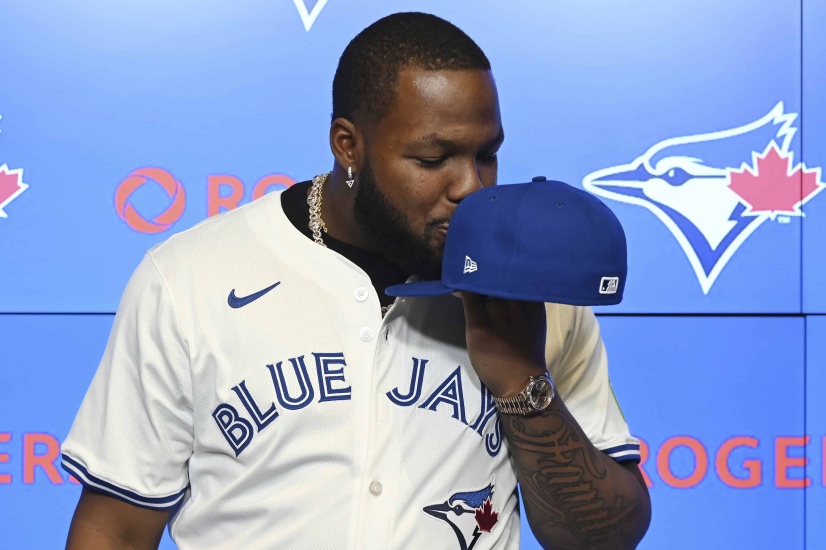 Dominicano Vladimir Guerrero Jr. firmó su contrato de 500 millones de dólares por 14 años con los Azulejos de Toronto.
