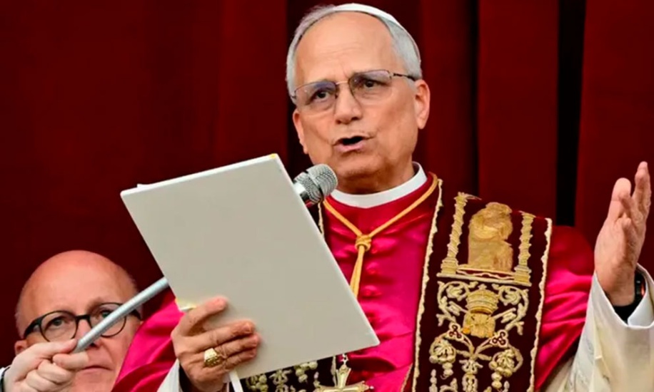 El papa León XIV llama a la paz y a una Iglesia abierta a todos, en su primer discurso