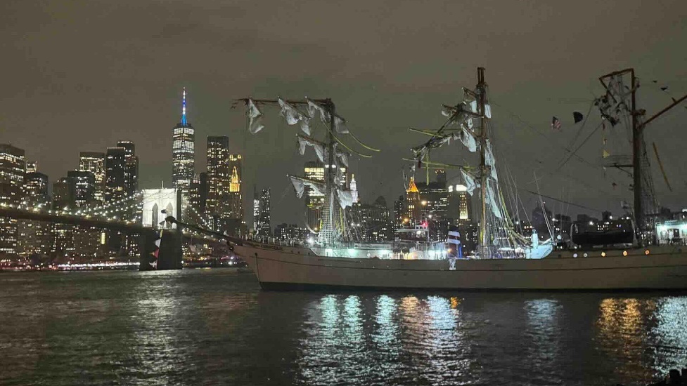 Buque Cuauhtémoc de la Armada de México pidió ayuda tres veces antes de estrellarse contra el puente de Brooklyn