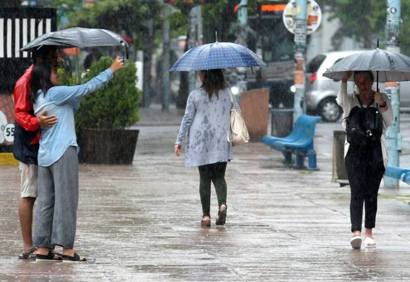 Para este viernes de fin de semana continuarán los incrementos nubosos con locales aguaceros