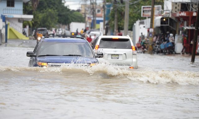 Seguirán las lluvias, COE declara alerta roja en Santo Domingo, el DN y otras dos provincias por lluvias