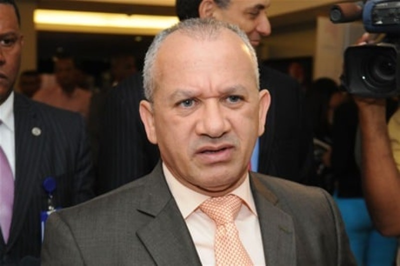 Ex-ministro de Salud Pública se queja mancillaran su nombre y secuestraran su dignidad al involucrarlo en un caso de corrupción 