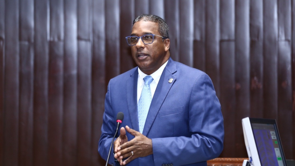  Idoppril tiene nuevo incumbente, destituyen a Fausto López y designan diputado Agustín Burgos en su lugar