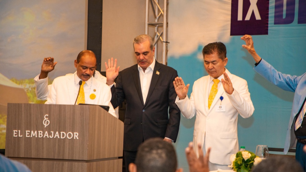 Presidente Luis Abinader, participa en el XI Desayuno Nacional de la Oración; llama a la unidad nacional