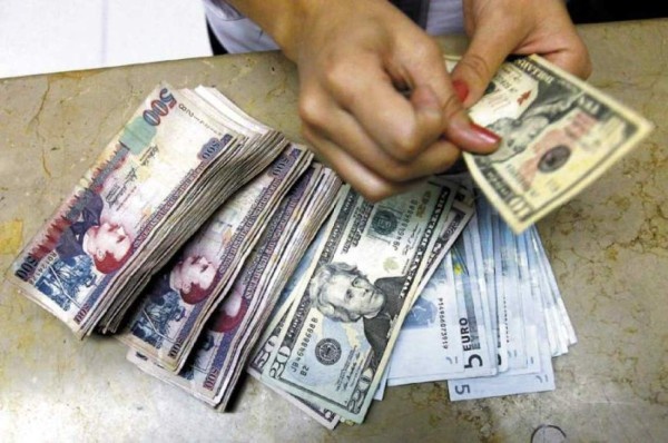 Entre enero y abril, la República Dominicana recibió remesas por 3.917 millones de dólares 