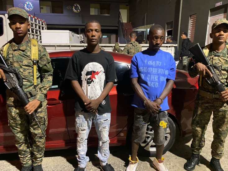 Apresan segundo teniente del Ejército y un cabo de la Policía en el "negocito de trafico de haitianos ilegales"