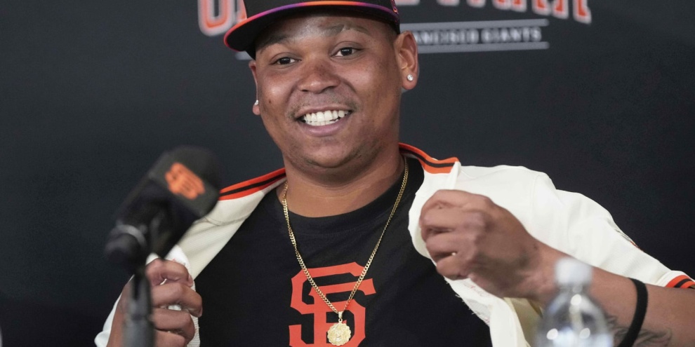 Rafael Devers debuto este martes con el uniforme de los Gigantes contra los Guardianes