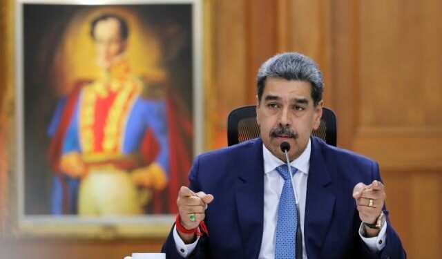 Presidente Maduro dice reactivó la ruta aérea con República Dominicana ante una solicitud del merenguero Sergio Vargas