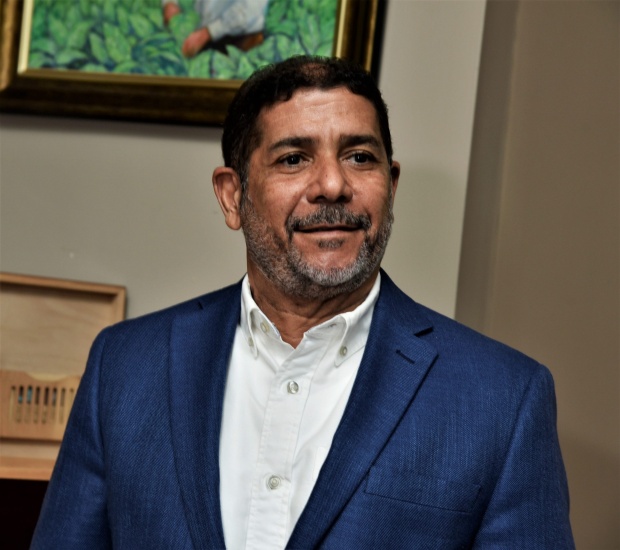 Ministro de Agricultura defiende política de importaciones agrícolas del gobierno reguladas
