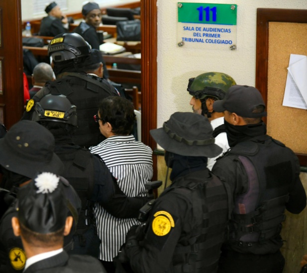 Entrada la madrugada, tribunal impone garantía económica de RD$50 millones a Antonio y Maribel Espaillat y presentación periódica e impedimento de salida