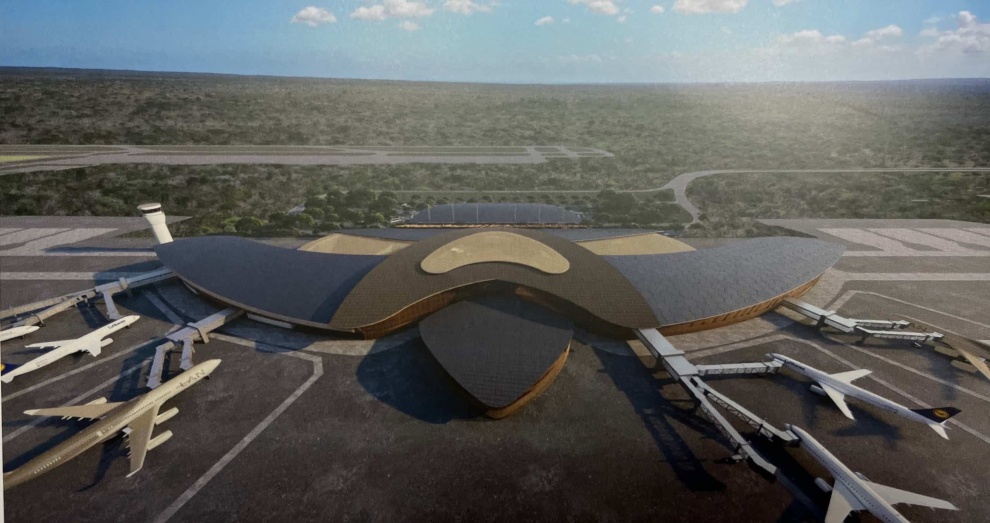 El constructor del aeropuerto de Pedernales da la cara en España