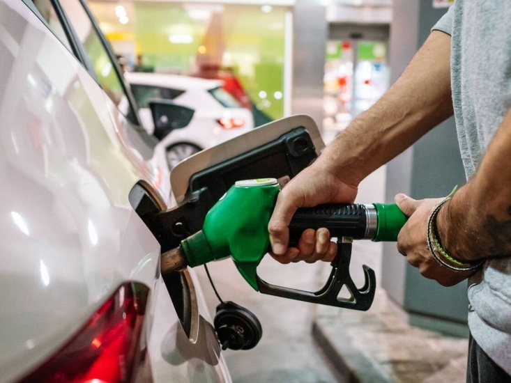 Industria y Comercio dispone alzas en los precios de algunos combustibles desde 3.00 hasta 4.60 pesos