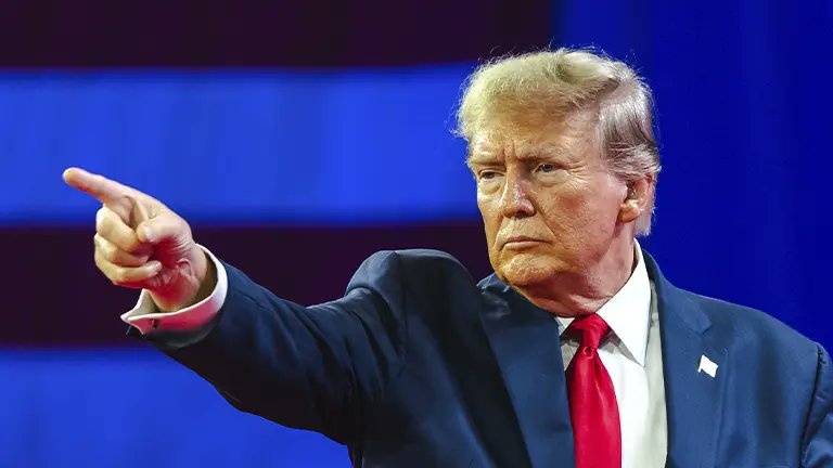 Donald Trump firma nueva prohíbición de entrada a EE.UU. a ciudadanos de 12 países, entre ellos a Haití