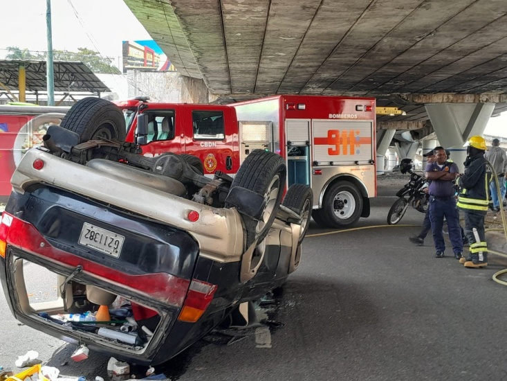 Seis personas heridas fue el resultado de u aparatoso accidente de tránsito este domingo