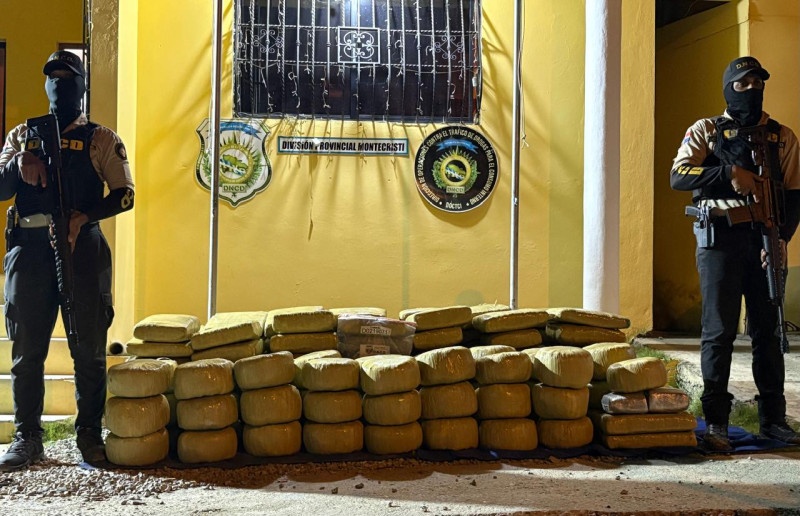 En operativo DNCD y miembros del Ministerio Público confiscan cargamento de 1, 303 libras de presunta marihuana en Montecristi
