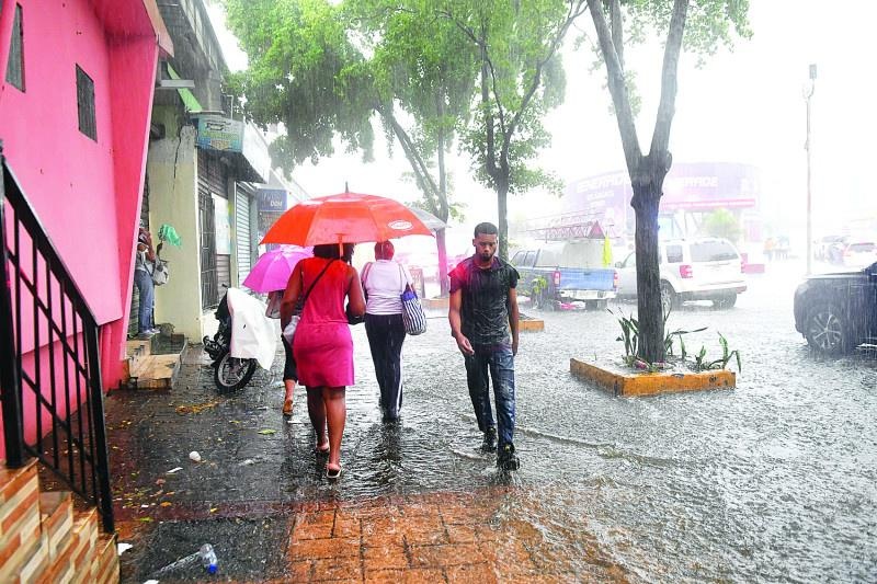 Meteorología prevé para este domingo aguaceros locales y temperatura calurosa