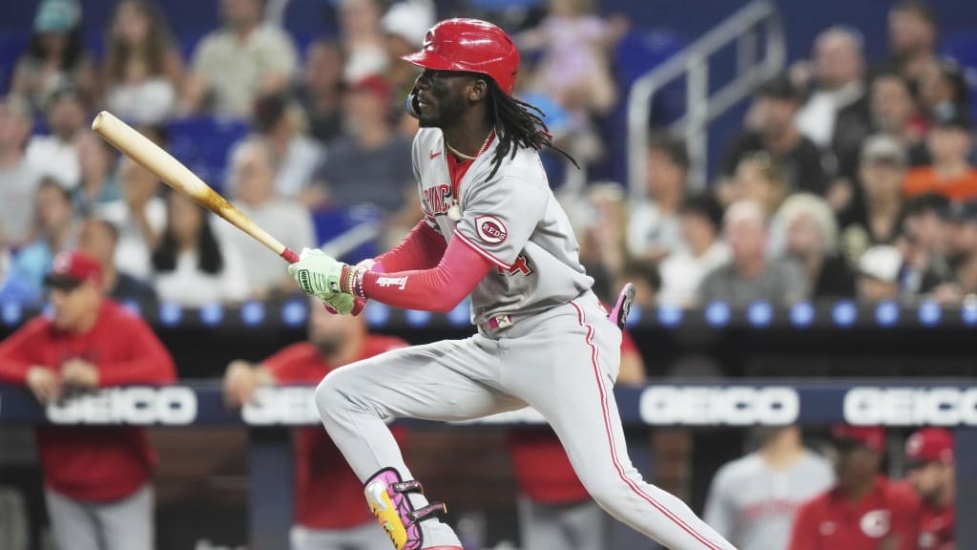 Elly De La Cruz batea sencillo del triunfo; Azulejos amplia liderato, Vlady Jr batea jonrón, Garret Crochet amarra Dodgers, resúmen 