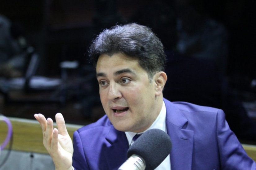 Abogado expresa el país necesita con urgencia una legislación que regule y sancione los excesos a través de las redes sociales