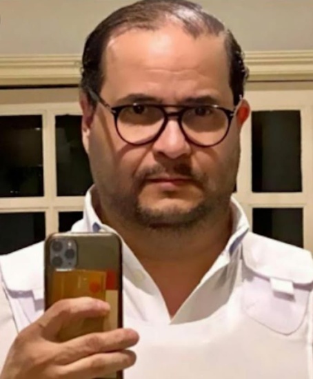 Policía investiga  a Aquiles Jiménez y la placa oficial, el estado del vehículo, y un carnet de una unidad de inteligencia del Estado 