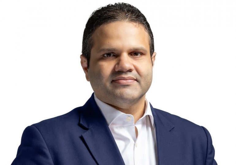 Joven economista se juramenta en el Comité Político del PLD