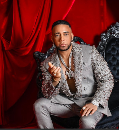  “Un Camarón en la Gran Arena” con Elvis Martínez la Gran Arena del Cibao de Santiago.