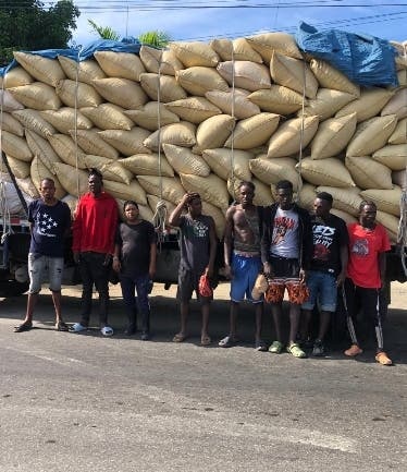 Las autoridades no saben que hacer con dominicanos trafican indocumentados