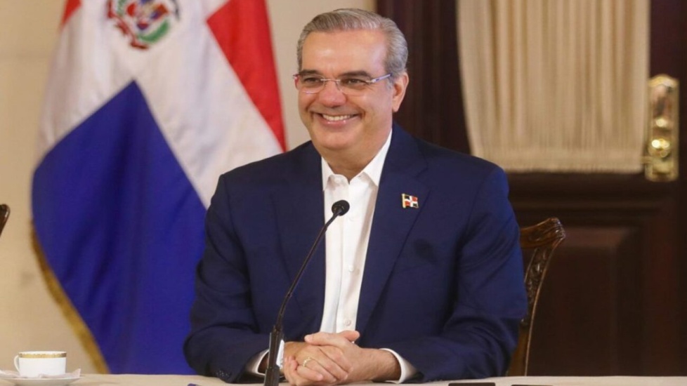 Presidente Abinader dona $6,012,000 pesos  su salario completo a causas sociales por segundo año consecutivo