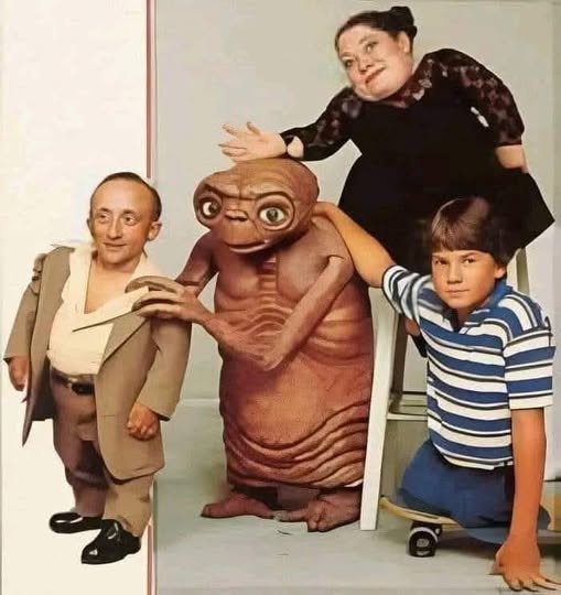 E.T. el extraterrestre fue interpretado por dos enanos y por un niño sin piernas