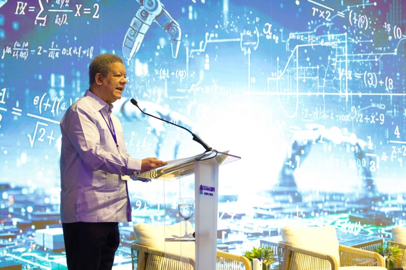 Leonel Fernandez expone en el V Foro Global Casa de Campo, organizado por Funglode