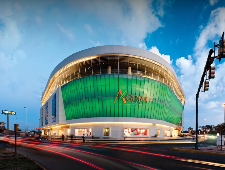 Era un hombre de 25 años el que murió esta mañana tras lanzarse desde el cuarto nivel del parqueo de Ágora Mall