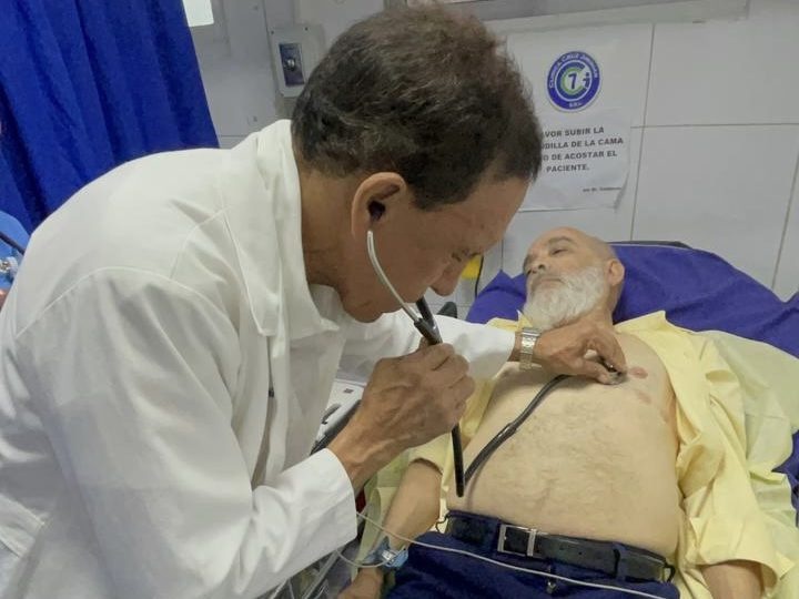 Declaraciones de Dr. Cruz Jiminián a la llegada de Ángel Martínez a su hospital