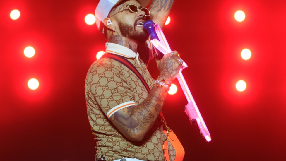 Anuel AA "El Rey del trap" presenta concierto de más de dos horas de repaso musical a su público