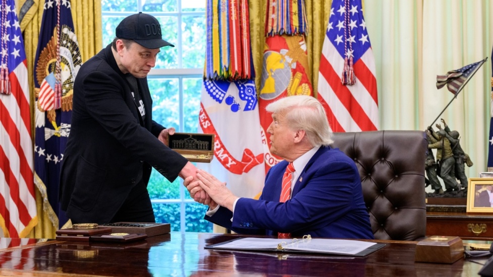 Donald Trump volvió a criticar a Elon Musk: “Sin subsidios tendría que cerrar y regresar a Sudáfrica”