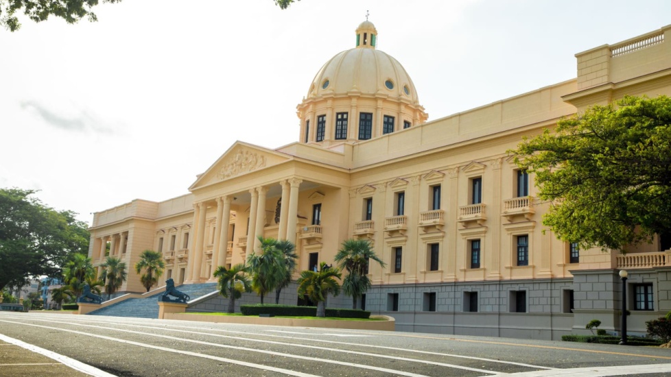 Y se fundieron, Abinader promulga ley que dispone fusión Hacienda-Mepyd