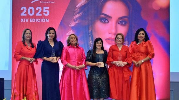  VEST Internacional abre sus puertas para la edición XIV, reconoce a Biviana Riveiro, directora ejecutiva de ProDominicana,