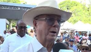  Hipólito Mejía califica de "babosos"  a la oposición y lo invita a "ser más creativos"