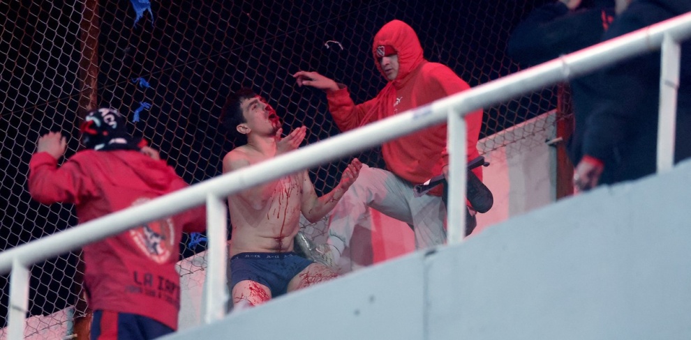 El comunicado de la Conmebol tras la barbarie en Independiente-Universidad de Chile que obligó a la cancelación del juego