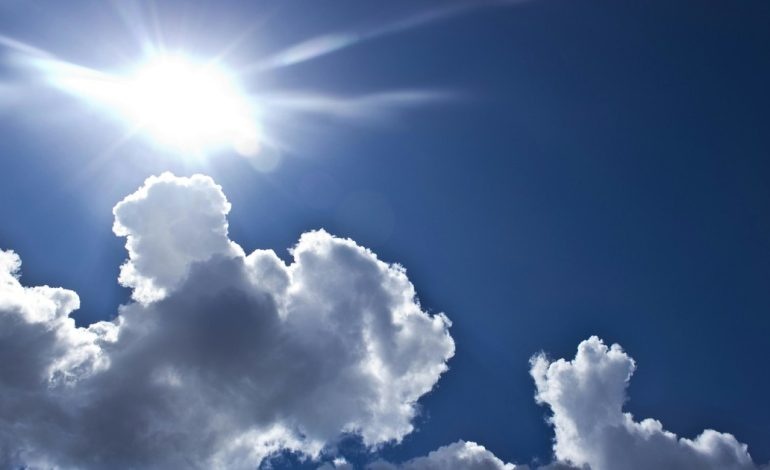 Leve concentración de polvo del Sahara, chubascos y lluvias esporádicas, temperaturas calurosas este jueves