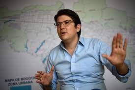 Miguel Uribe sufrió una hemorragia en su sistema nervioso central y está bajo sedación profunda: Fundación Santa Fe