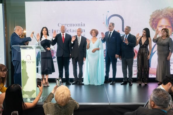 Marivell Contreras se juramenta como presidente de ACROARTE 2025-2027